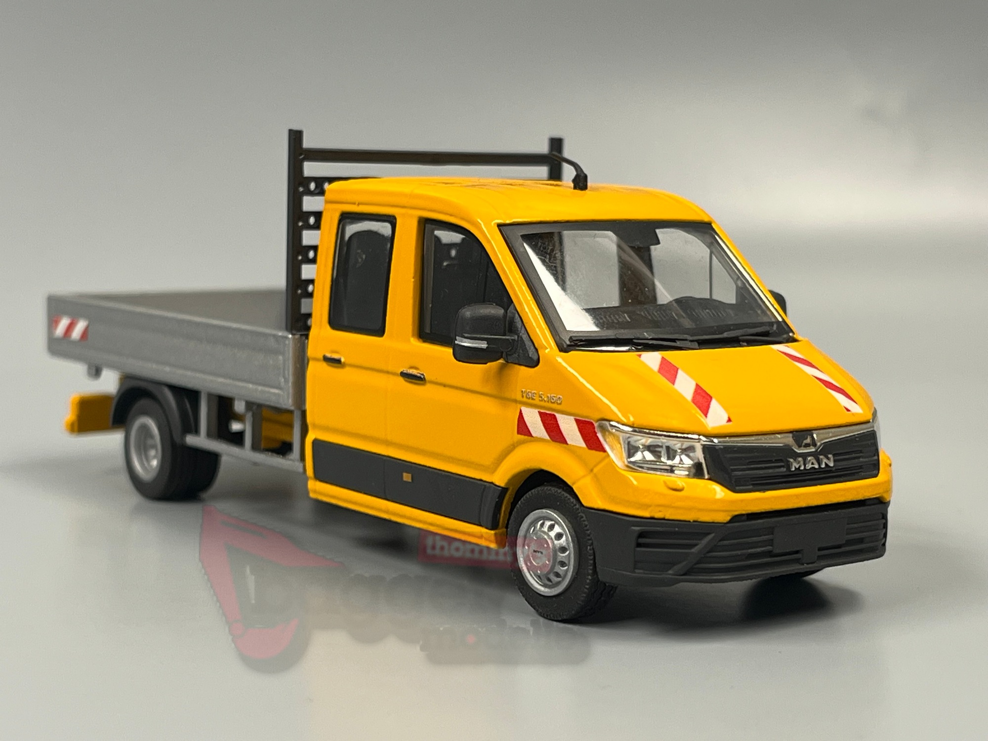 1616-3 -Conrad - MAN TGE Pritschenwagen mit Doppelkabine gelb